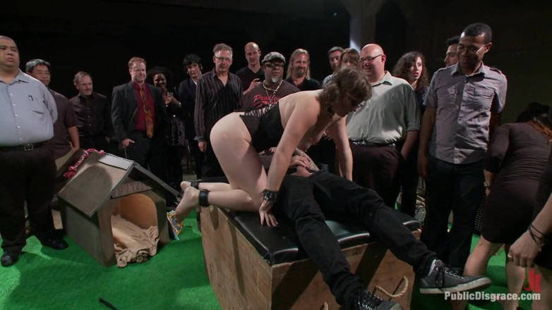 Public Disgrace by Kink: 펫 러브! 통통한 펫이 순종적인 창녀로 변해