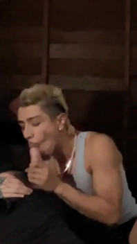 Cholo Gay Succhia Cazzo Di Malviventi Di Gruppo