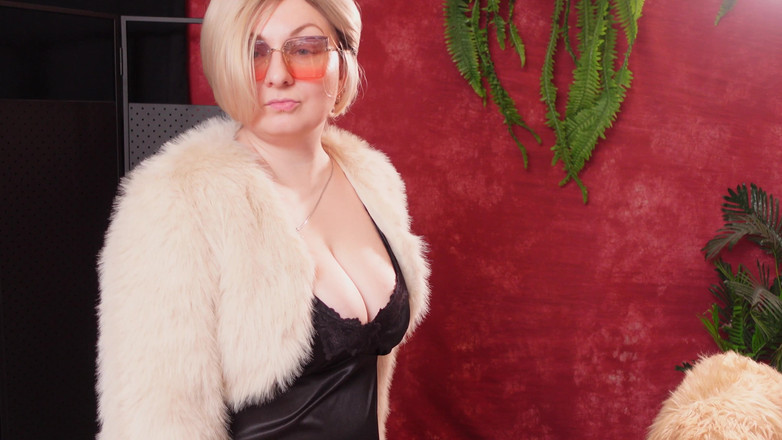 Arya Grander: Kolekce sexy kožichů - část 2. Fetiš milf Arya Grander