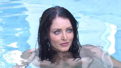 Sophie Dee: Sophie Dee-sling bikini fotoğraf çekimi