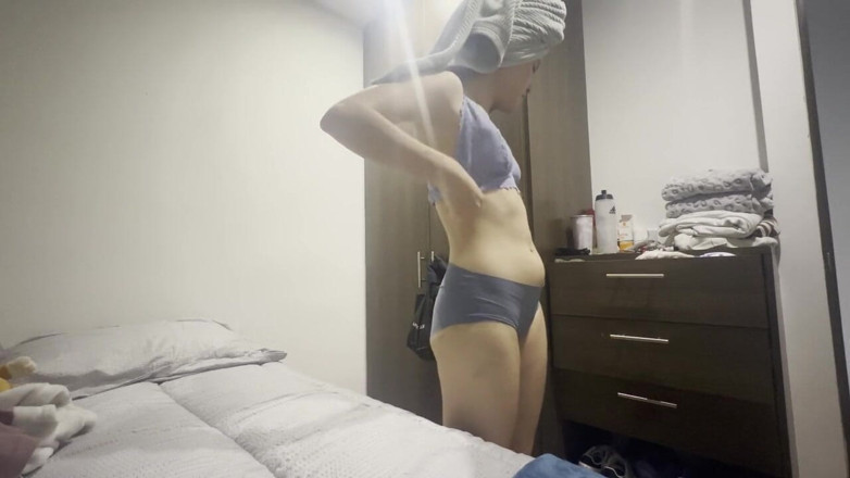 scarlettandc: Eu fodo a faxineira enquanto ela passa roupas