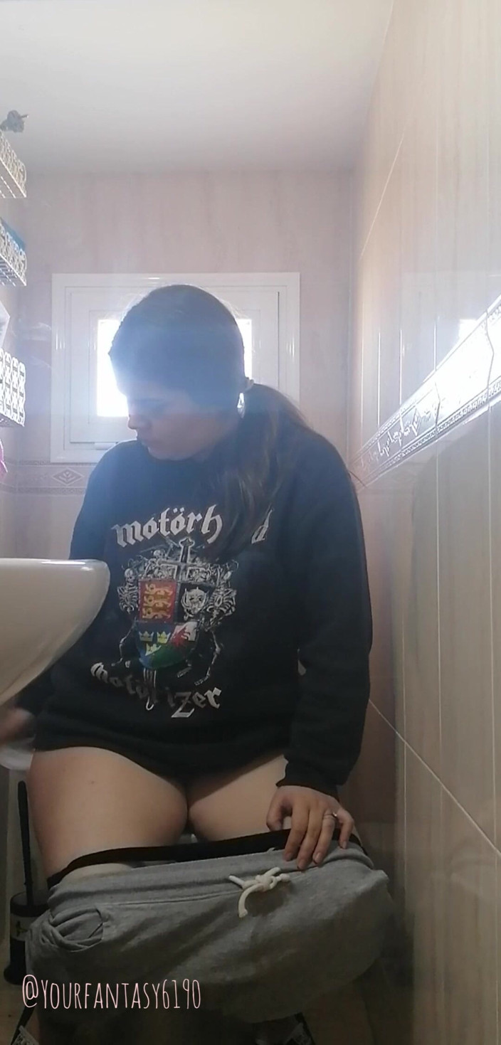 Your fantasy studio: Watcher on Toilet