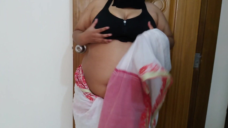 Aria Mia: Bhabhi与deva提供免费性爱