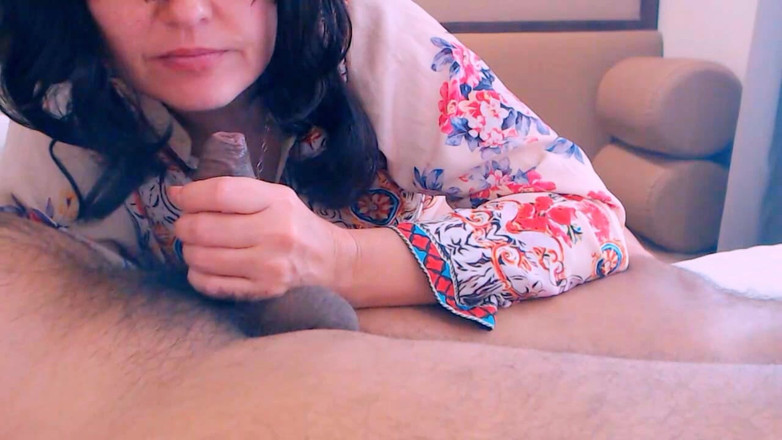 Bolly Karma: Perfekte MILF entkommt der freundeszone