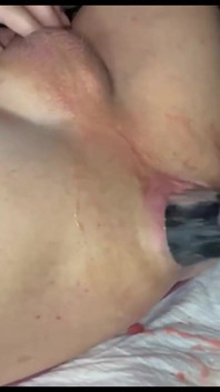 Sissy Crossdresser Anal Fisting i Fucked przez Huge Dildo