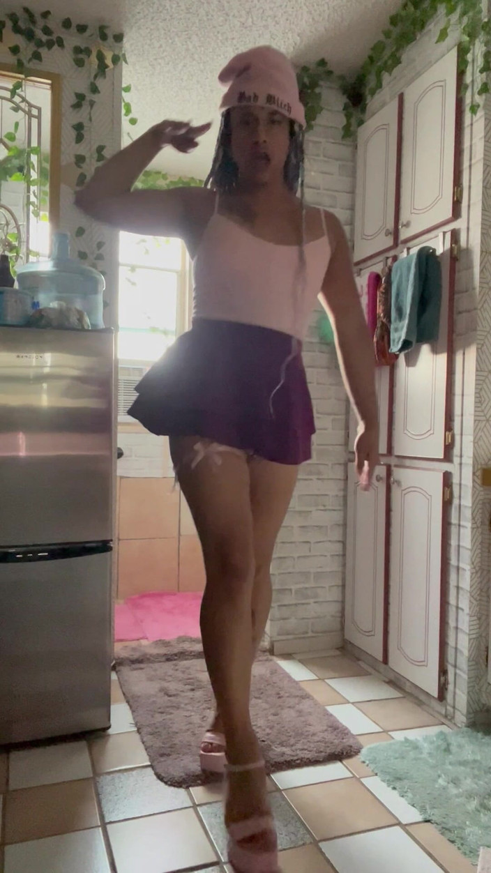 TSJade95: Les garçons de mon cœur, strip-tease