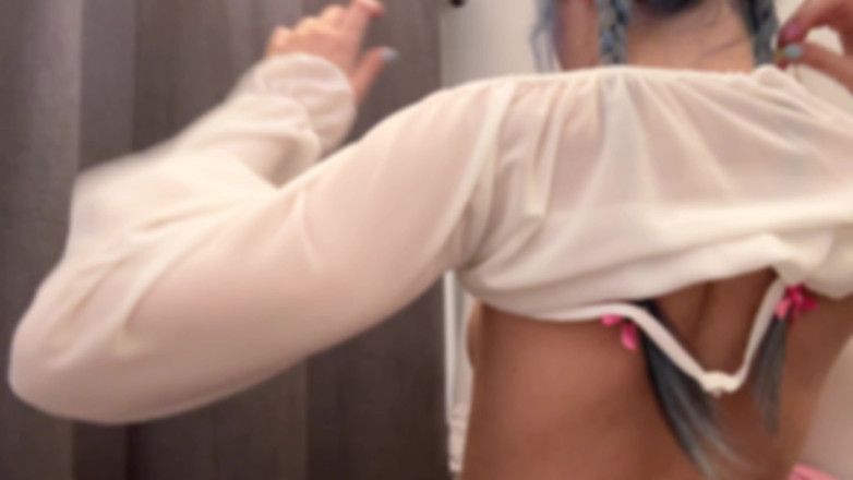 Little_Kitty69: Vidíte moje tvrdé bradavky až přes tento čirý top?