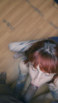 18 más Kathi lleva una carga completa de esperma en la cara!