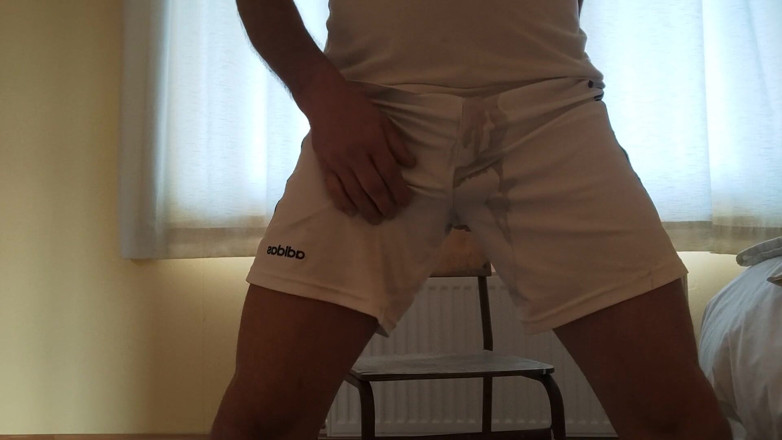 Scallyoscar: Scallyoscar is pissing all over footie shorts.