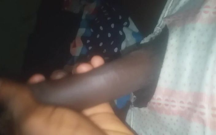 Badman4606: Eu o peguei se masturbando no quarto dele.