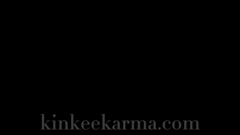 Kinkee Karma: Petite Brat Kinkee Karma é espancada antes de ter sua bunda...