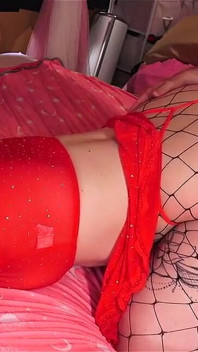 Awek putih dengan pantat besar yang tinggal dalam khayal membenarkan saya creampie tanpa diketahui