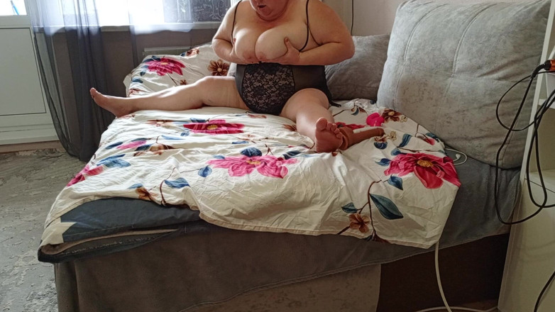 Zona901: O mamă vitregă cu un cur mare rotund, o pizdă...