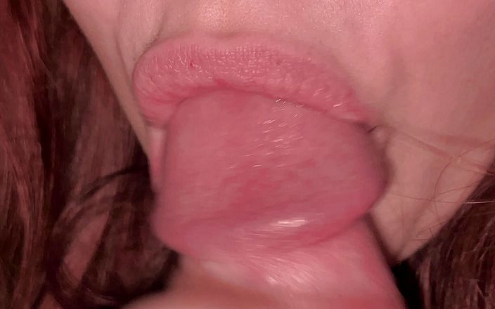 Tiny Fox 18Yo: Sperma i munnen, mild, långsam avsugning närbild, pulserande kuk
