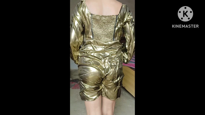 Ankurpriya000: Vedi la sorellastra mentre si fa il bagno