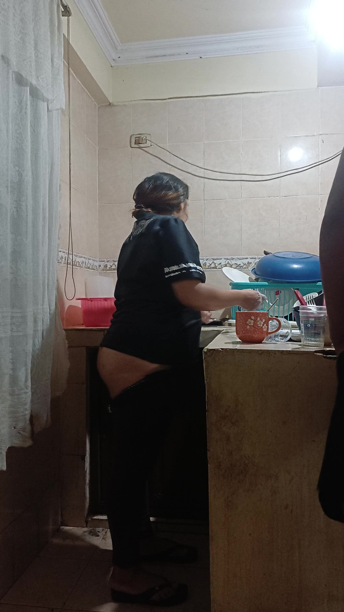 Eatrella j: Îmi fut sora vitregă în bucătărie, mătușa mea aproape că ne...