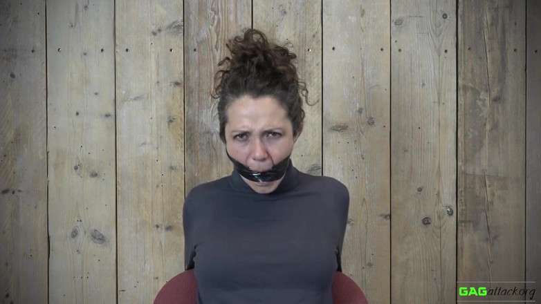Gag Attack: Julia - múltiples mordazas de cinta de PVC