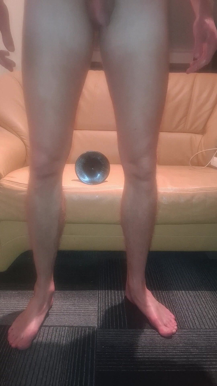 NoFace Twink X: Gemenele homosexuale sexy Noface Twink X călărind jucării uriașe