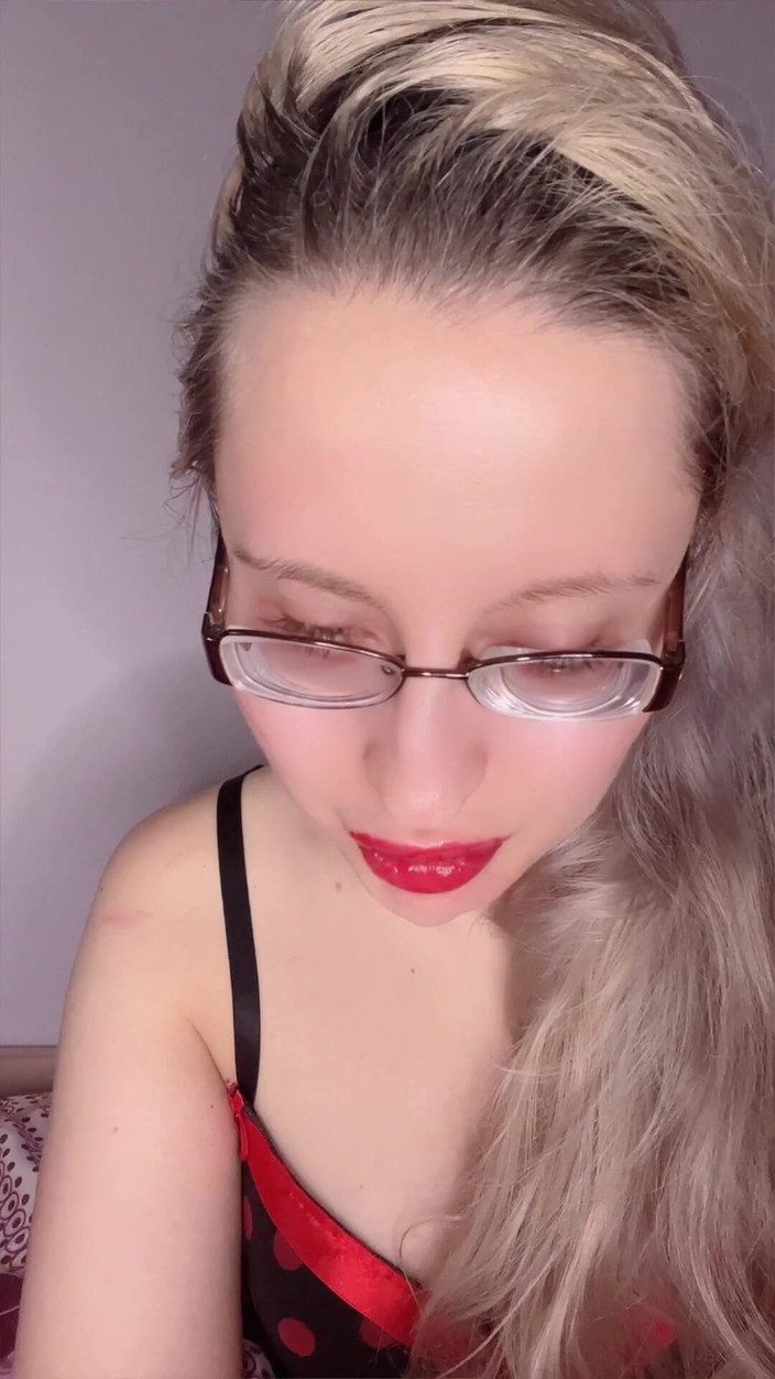 FinDom Goaldigger: Velké červené rty na tvém ptákovi