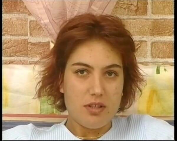 YOUR FIRST PORN: Emi faz isso com um sorriso