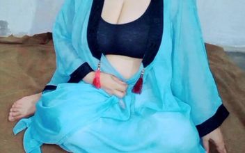 The Girl Who Wants to Have Sex Should Come to the Inbox and the Girl Who Wants to Save This Aunty Should Also Come to the Inbox.
