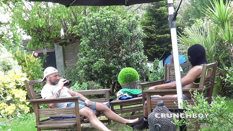 Not really gay but: Rak knullad i trädgården av Jess Royan