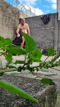 Kamera di dalam hutan merakam dua hetero fucking