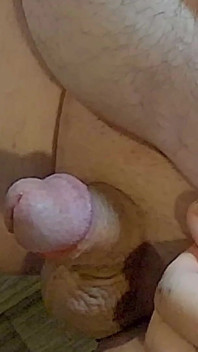 Une Bite Mature Rasée Se Branle Et Jouit