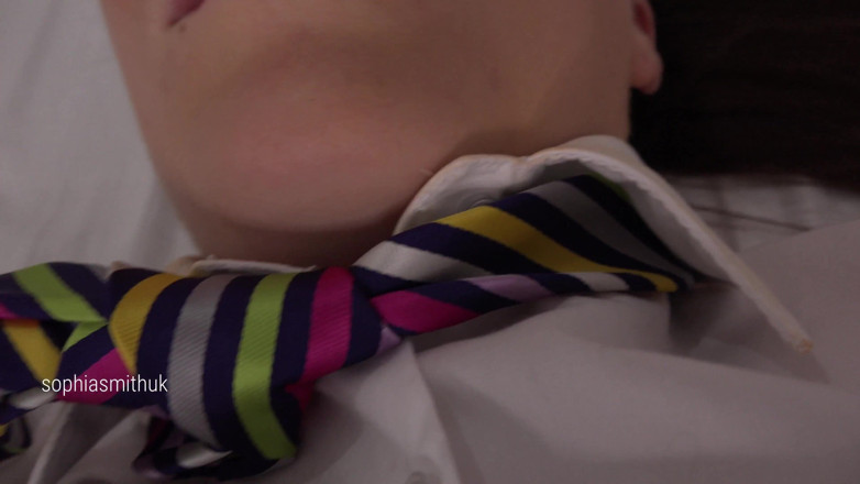 SophiaSmithUK: Menina de camisa quente faz sexo
