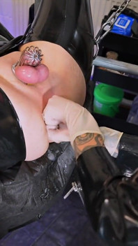 Mistressae Gasmaske analfisting