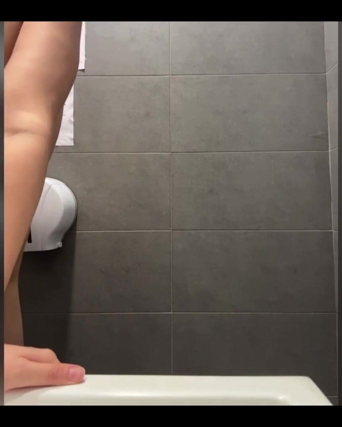 JuiceLussie: Palam dubur besar dalam pantat yang sempurna. Menjolok pepek merah...