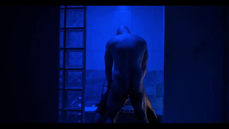 The Gay Quadzilla: Orso muscoloso scopa latino nella sauna gay