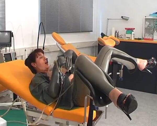 Rubber & Clinic Studio - 1ATOYS: Xtreme вакуумная накачка киски