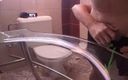 Aqua Pola: Handjob in de badkamer van het hotel met twee camera&amp;#039;s,...