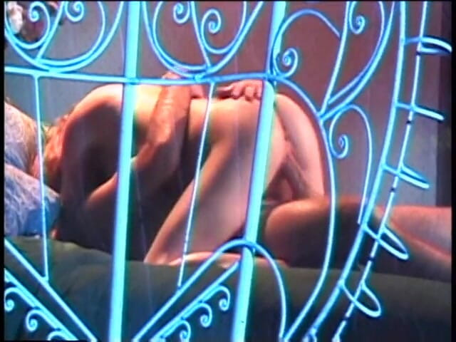 Girls Download Porn: Masturbierende brünette erwischt und gefickt