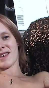 Minionă (19) Spermă pentru pizda ei la gură