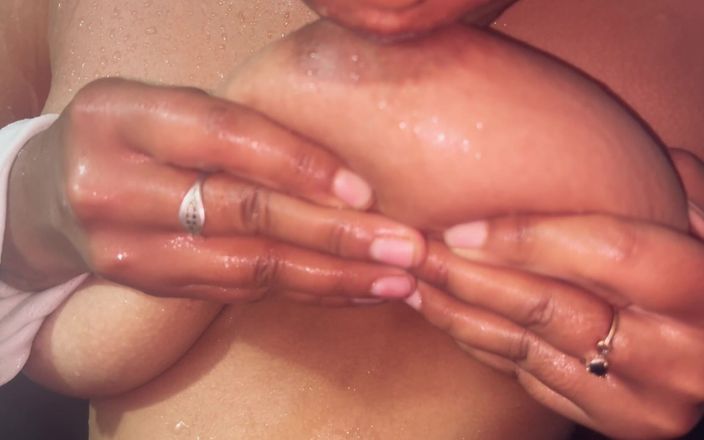Mary V: Hintli köylü üvey kız banyo yapıyor ve götten sikişiyor