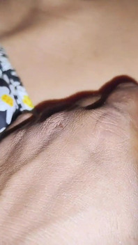 Une bhabhi sexy à gros nichons suce une bite mouillée pour se faire éjaculer dans la bouche