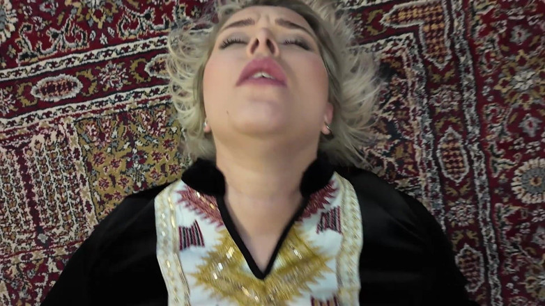 Amateur Homemade Porn: Sex s nevlastní mámou Nikky Dream s vysokou a velkým...