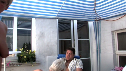 XdreamsTV: Housewives' swinger party poolside