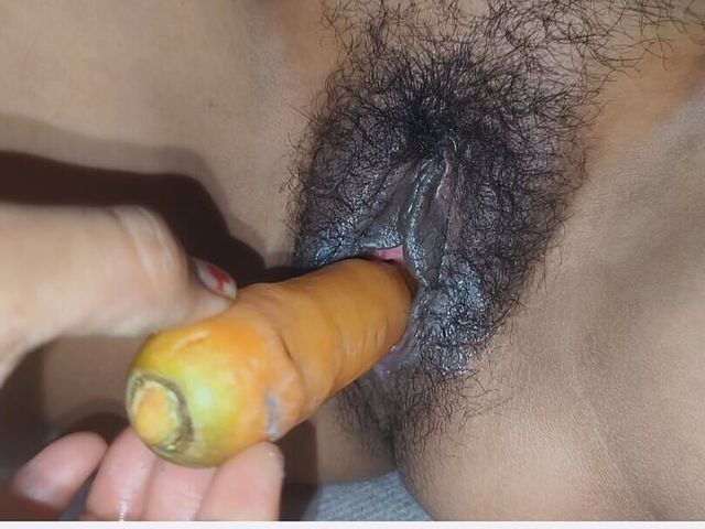 Manju Put Carrots in the Bur for the First Time. Carrot Sex Videos (Sex with desi girl)
