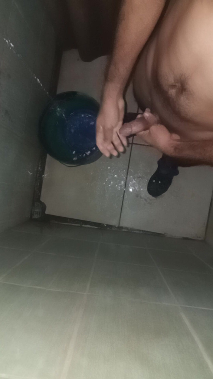 Cute boy jerks off: Cowok ini ngocok kontolnya sampai ngocok kontolnya lebih dari 3 kali...