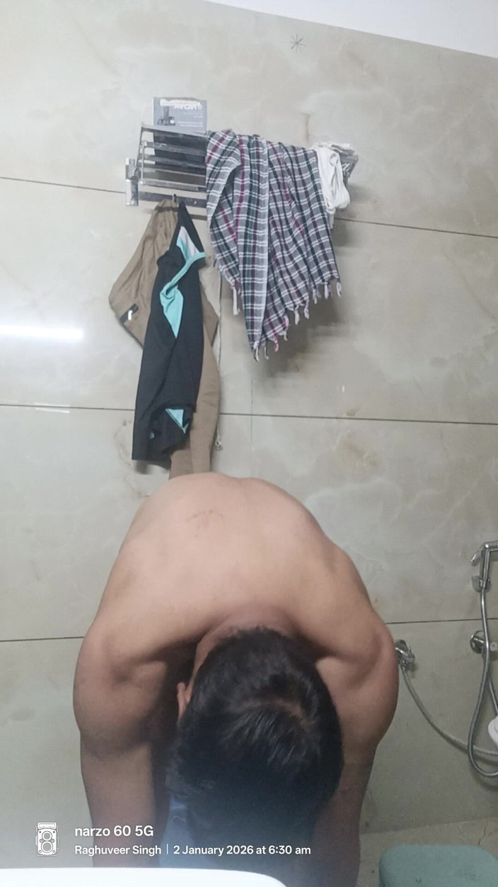 Rajasthani-old-lover: L'indiano del rajasthani desi man si gode la doccia