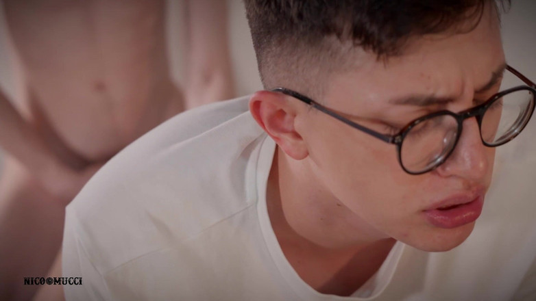 Nico Mucci: 欲情した男がドギーになり、私の大きなペニスを完全に彼のきつく熱いお尻に入れる