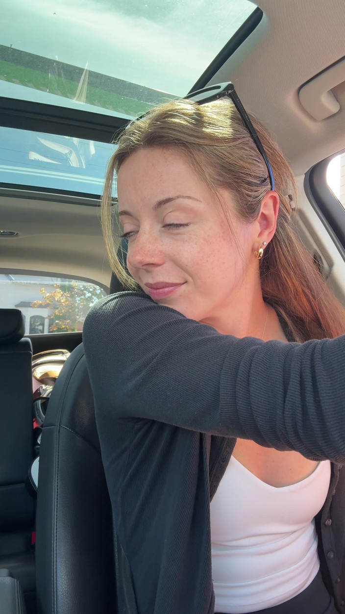 Nadia Foxx: Сентябрь Starbucks Drive через сытный оргазм!
