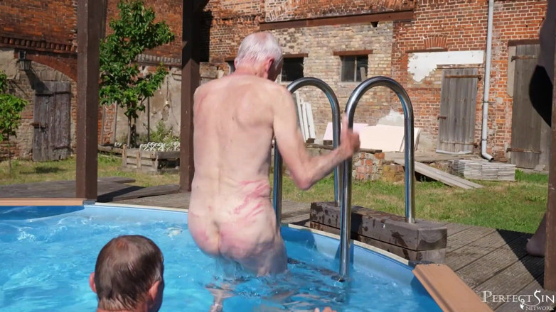 Perfect Sin Network: Petrecere la piscină