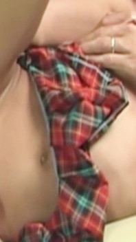 Blonde transe mit großem schwanz von nachbarn hart anal gefickt