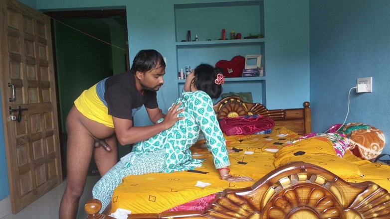 Sona bhabhi: Indiana menina do interior fazendo sexo com seu namorado x