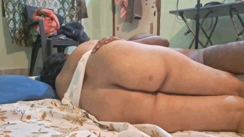 Sexy sindu: Sexy milf wanhopig op zoek naar de hardcore-seks