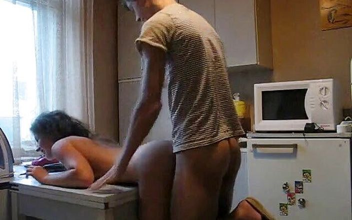 Young Libertines: Hottie fucking in the kitchen